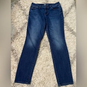 Old Navy pop icon skinny jeans. Size 8, Mid rise.